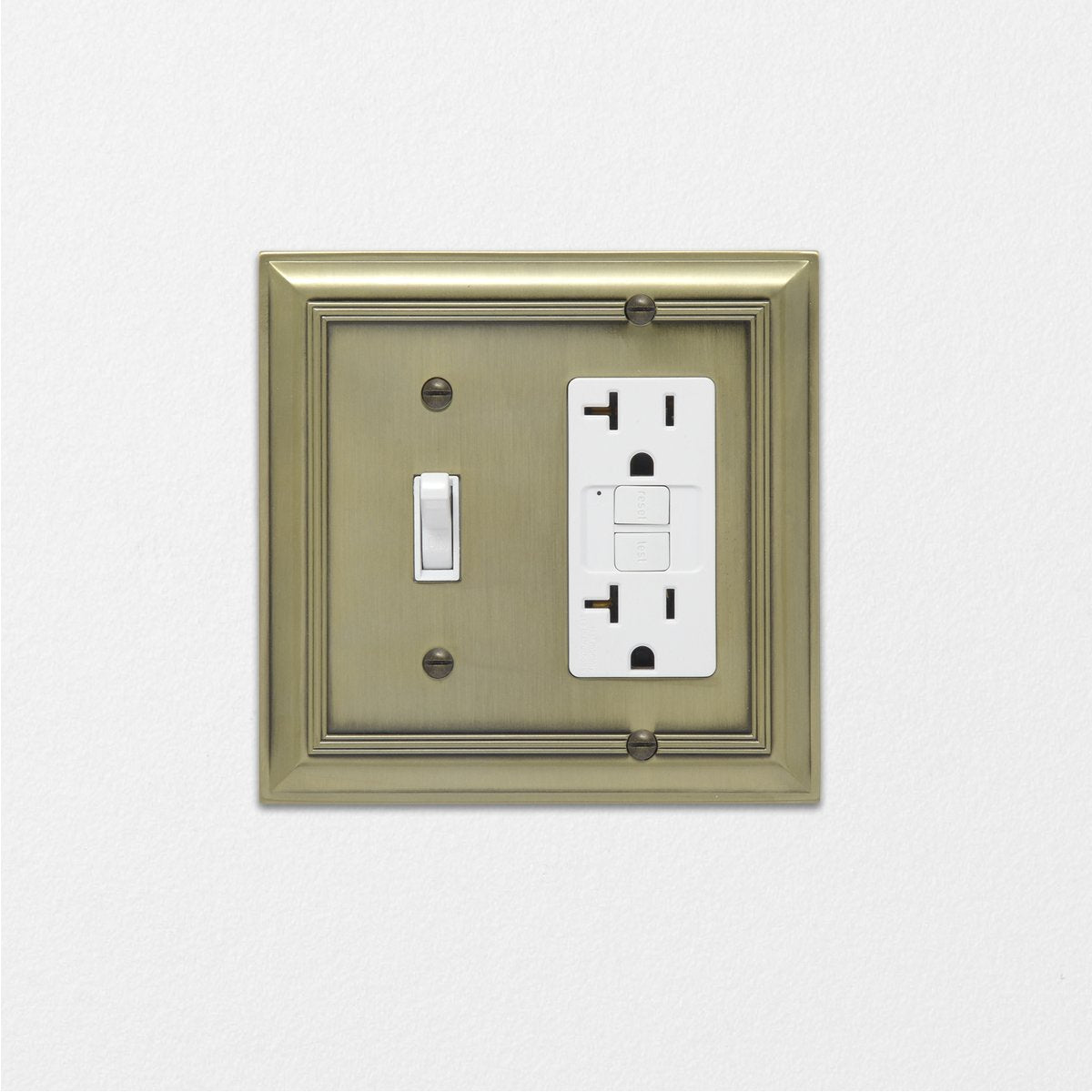 AmazonBasics Toggle and Gang Wall Plate Antique Brass 2Pack