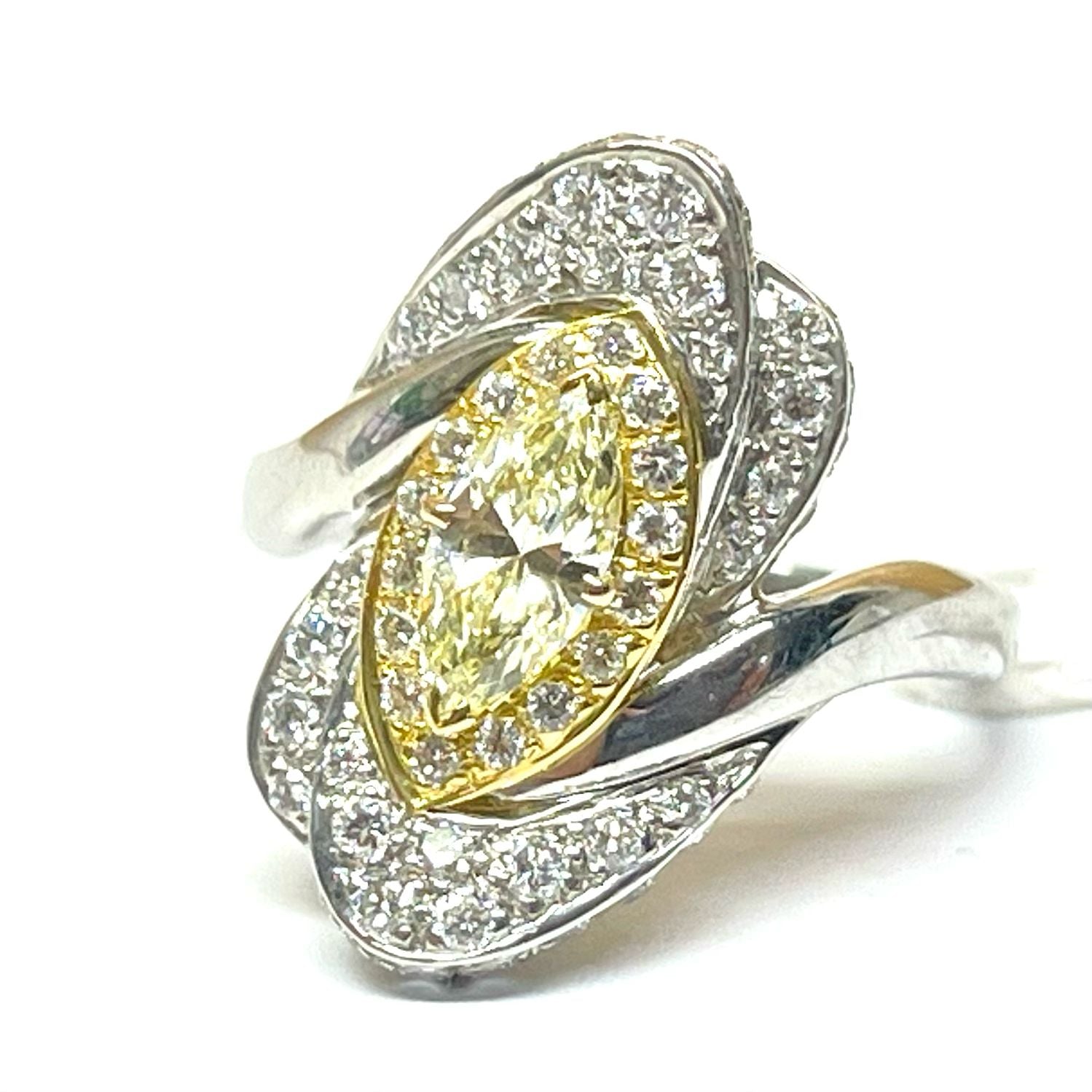 Marquise Diamond Lady Ring With Cert